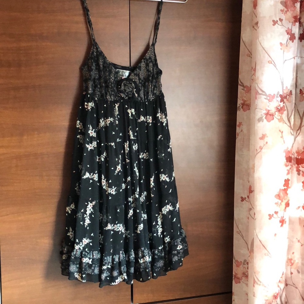 Vintage Floral Dress with ruffled hem